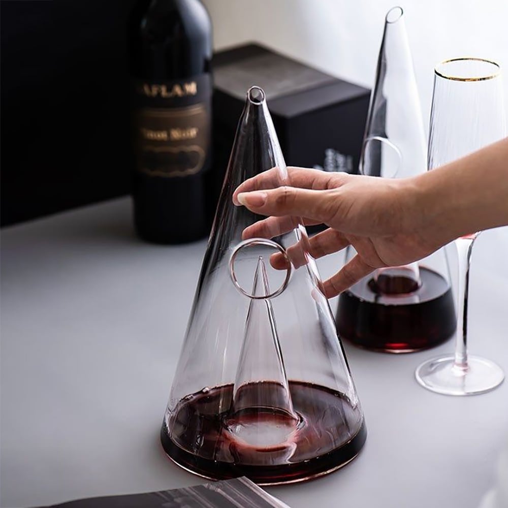 Carafe à vin rouge soufflée à la main en forme de pyramide unique avec base large image de fenêtre