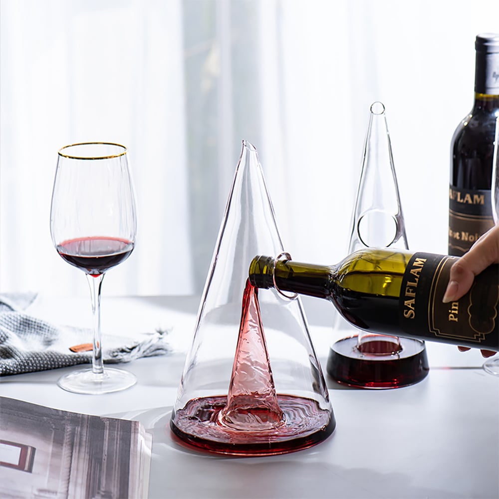 Carafe à vin rouge soufflée à la main en forme de pyramide unique avec base large image de fenêtre