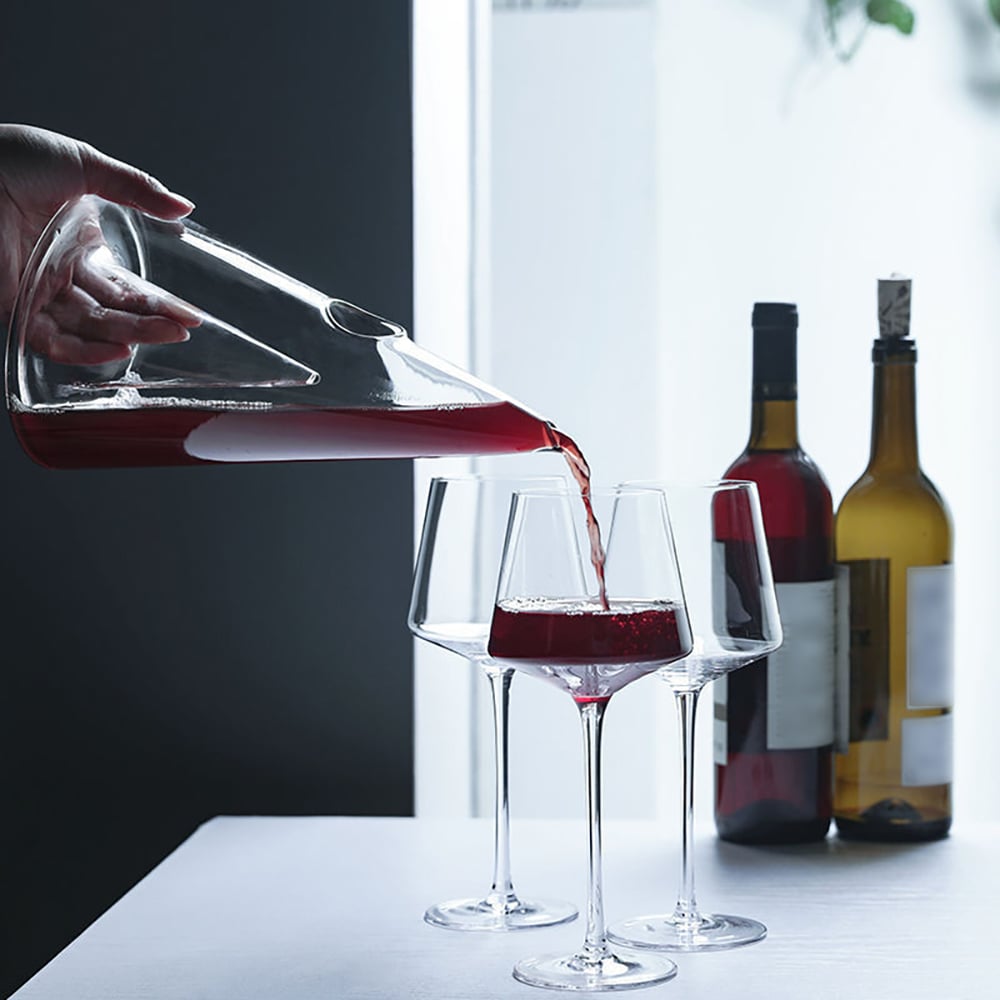 Carafe à vin rouge soufflée à la main en forme de pyramide unique avec base large image de fenêtre