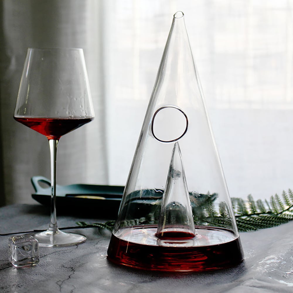 Carafe à vin rouge soufflée à la main en forme de pyramide unique avec base large image de fenêtre